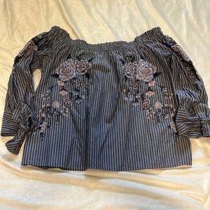 American Eagle off-the-shoulder top!
